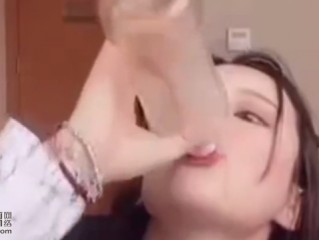 网红直播时喝农药身亡,网红直播喝农药去世的看法