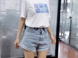 抖音月月大小姐视频1.41(抖音小月月个人资料)