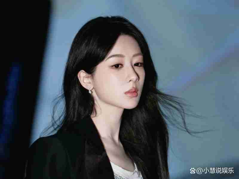 包含最火女明星前十名2025的词条