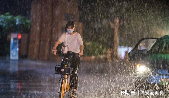 自媒体时代的郑州暴雨(关于郑州暴雨的新闻报纸)